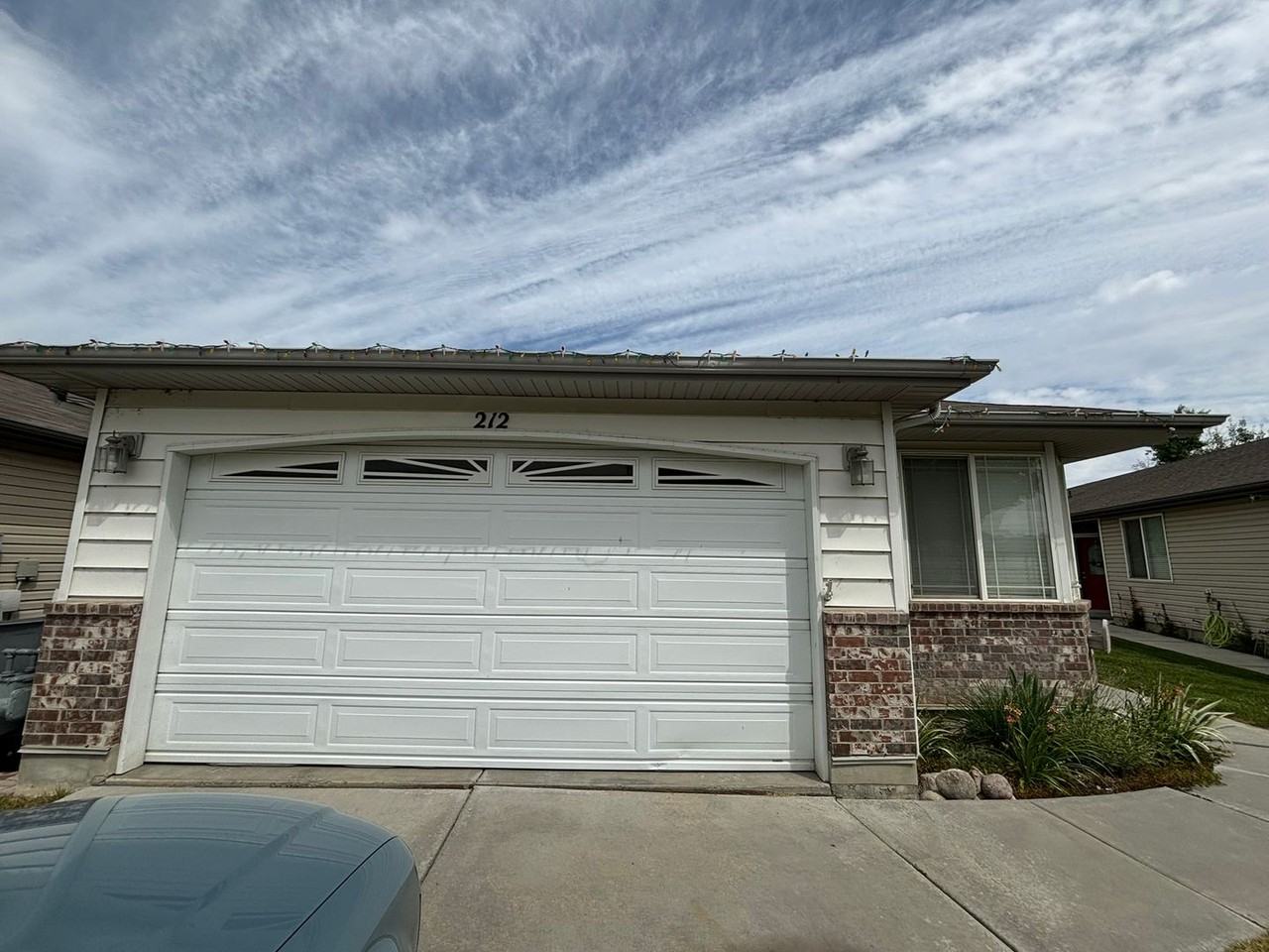 212 Caleb Dr - Photo 2 of 13