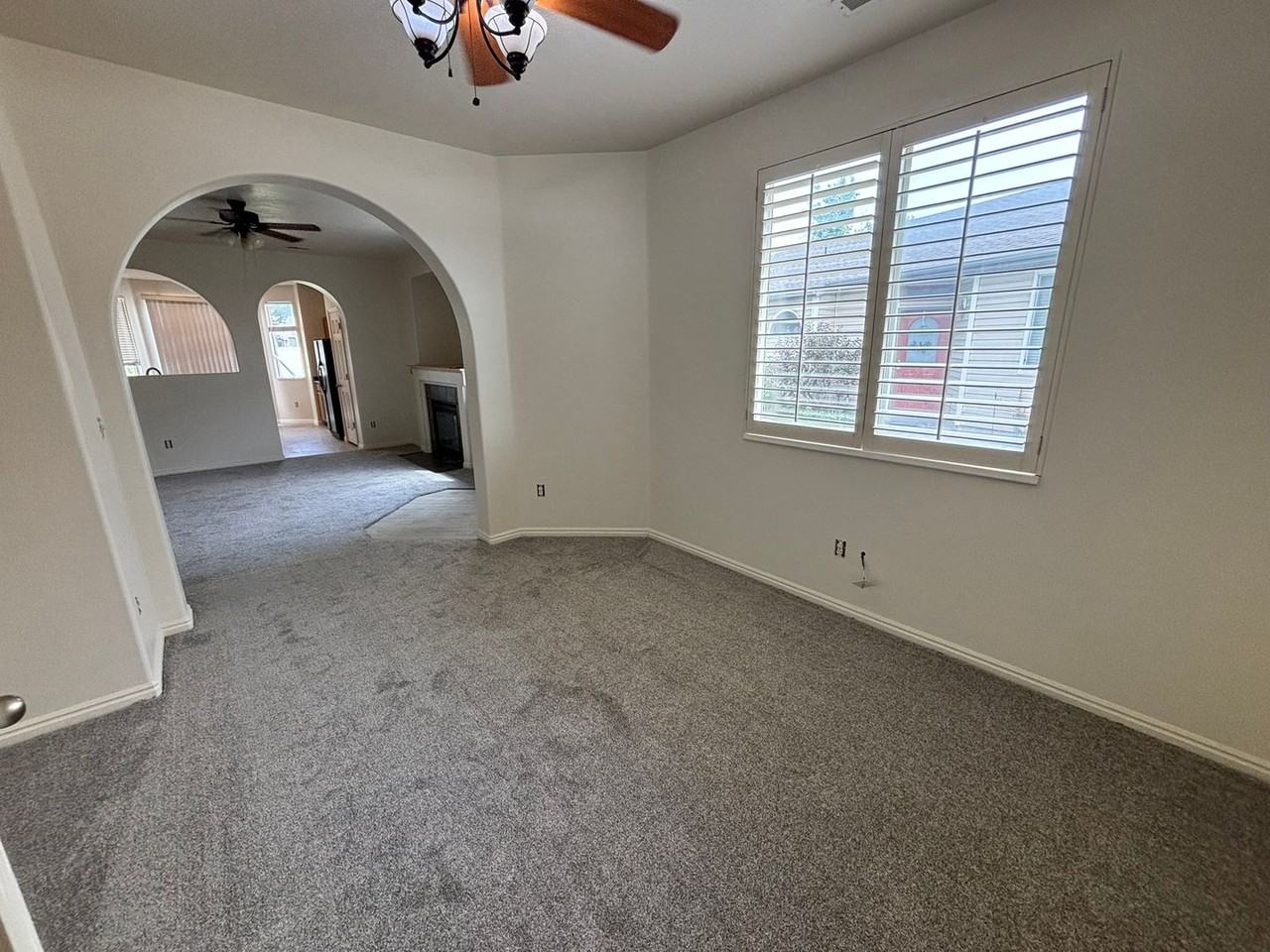 212 Caleb Dr - Photo 3 of 13