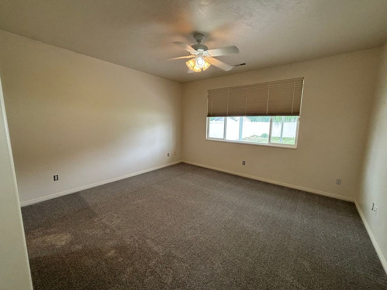 212 Caleb Dr - Photo 6 of 13