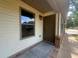 featured image of 909 N El Paso Ave