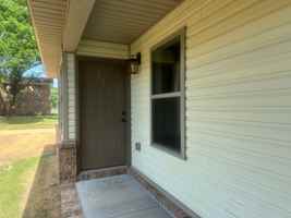 featured image of 909 N El Paso Ave