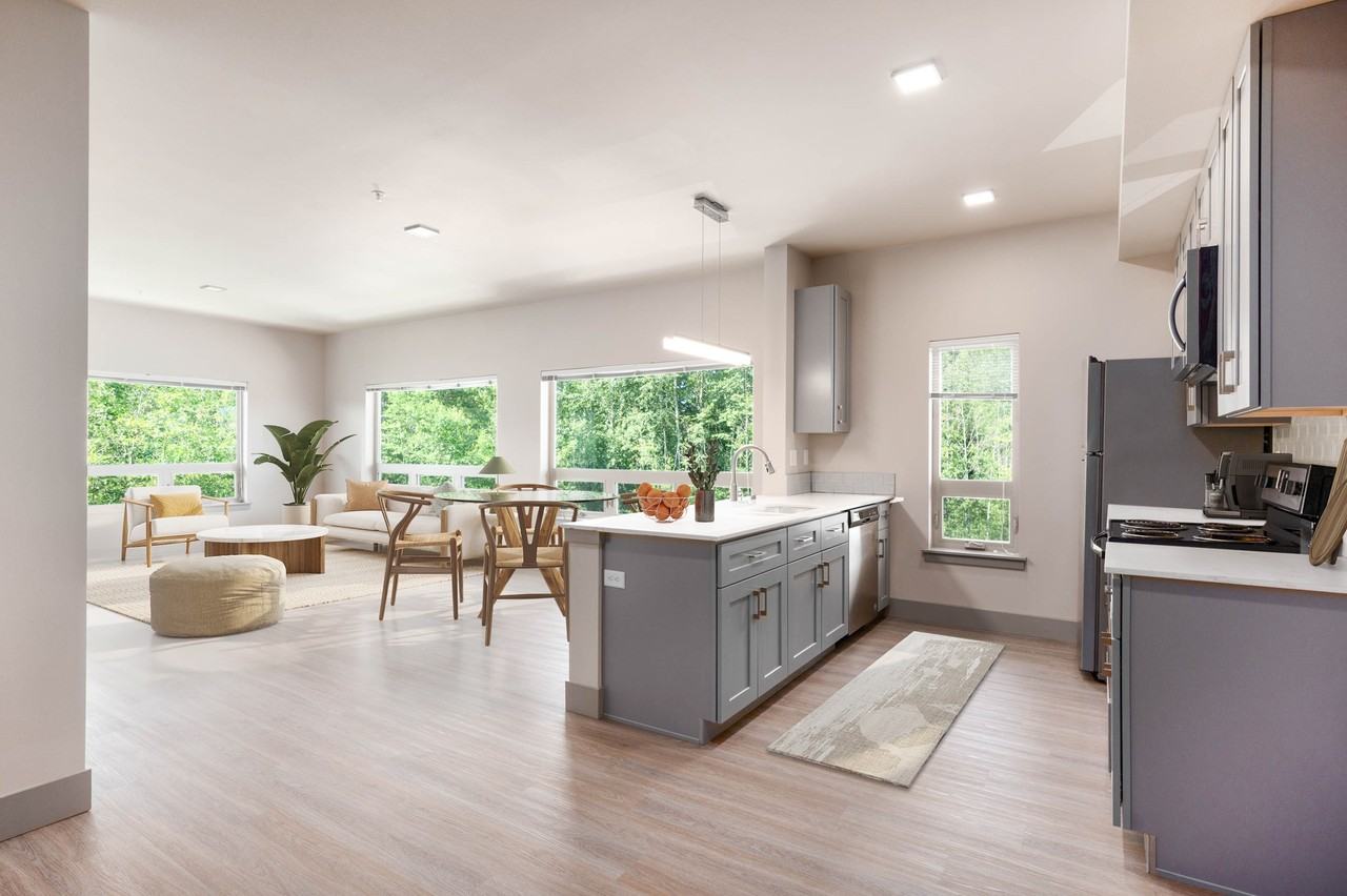 Eliza - Photo 2 of 50