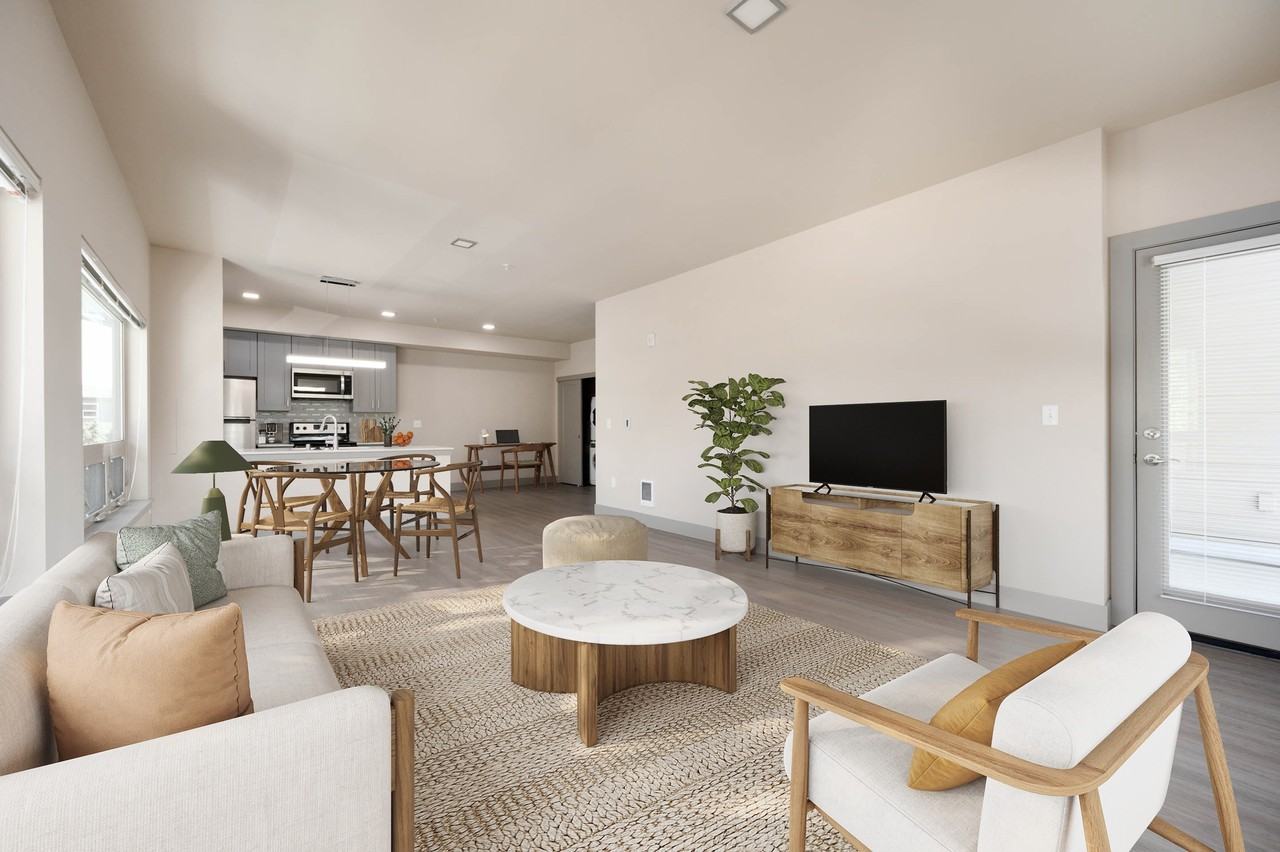 Eliza - Photo 3 of 50