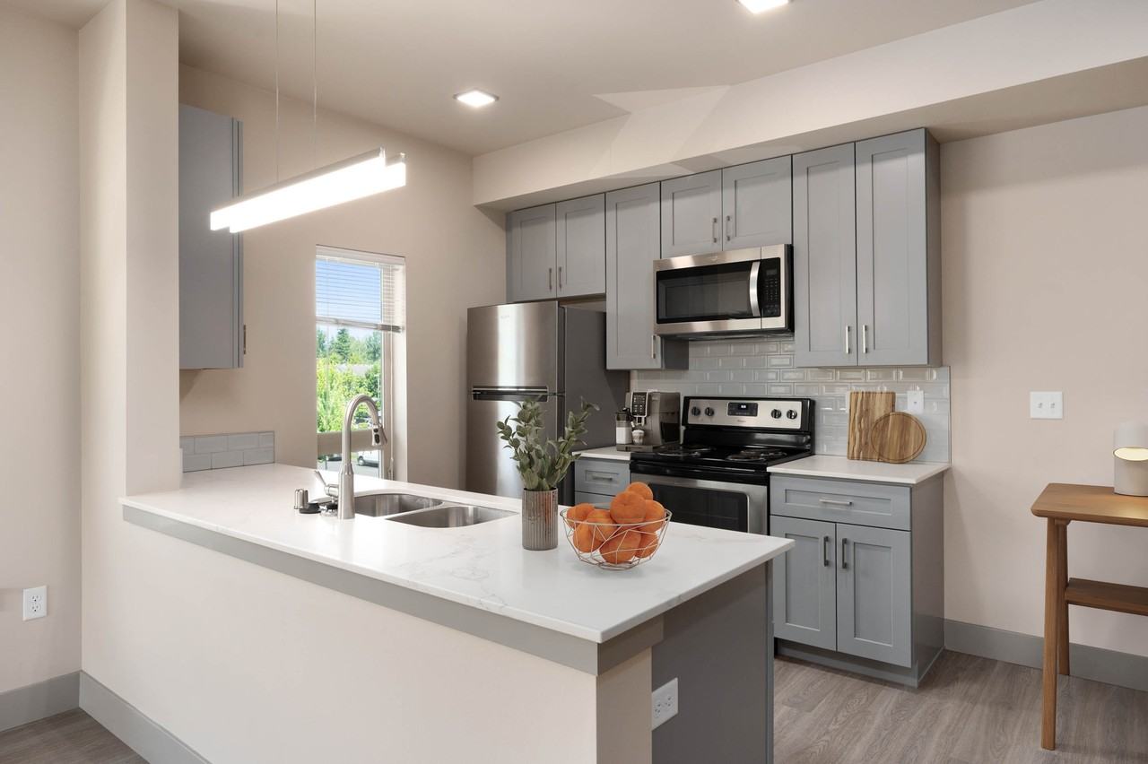 Eliza - Photo 5 of 50