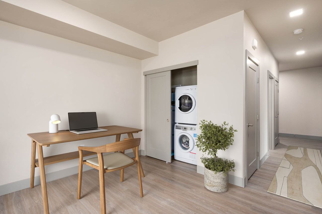 Eliza - Photo 7 of 50