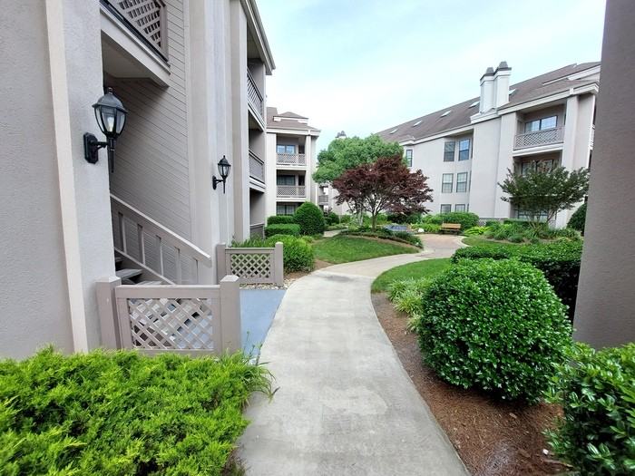 415 Harbour Pt #104 - Photo 2 of 23