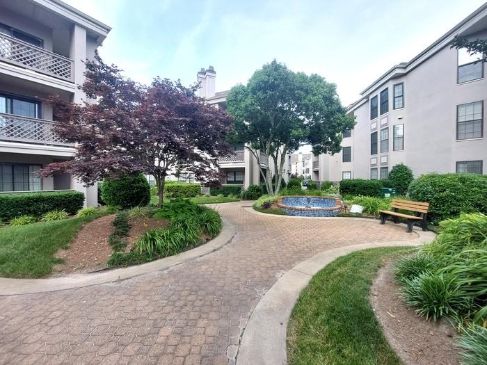 415 Harbour Pt #104 - Photo 3 of 23