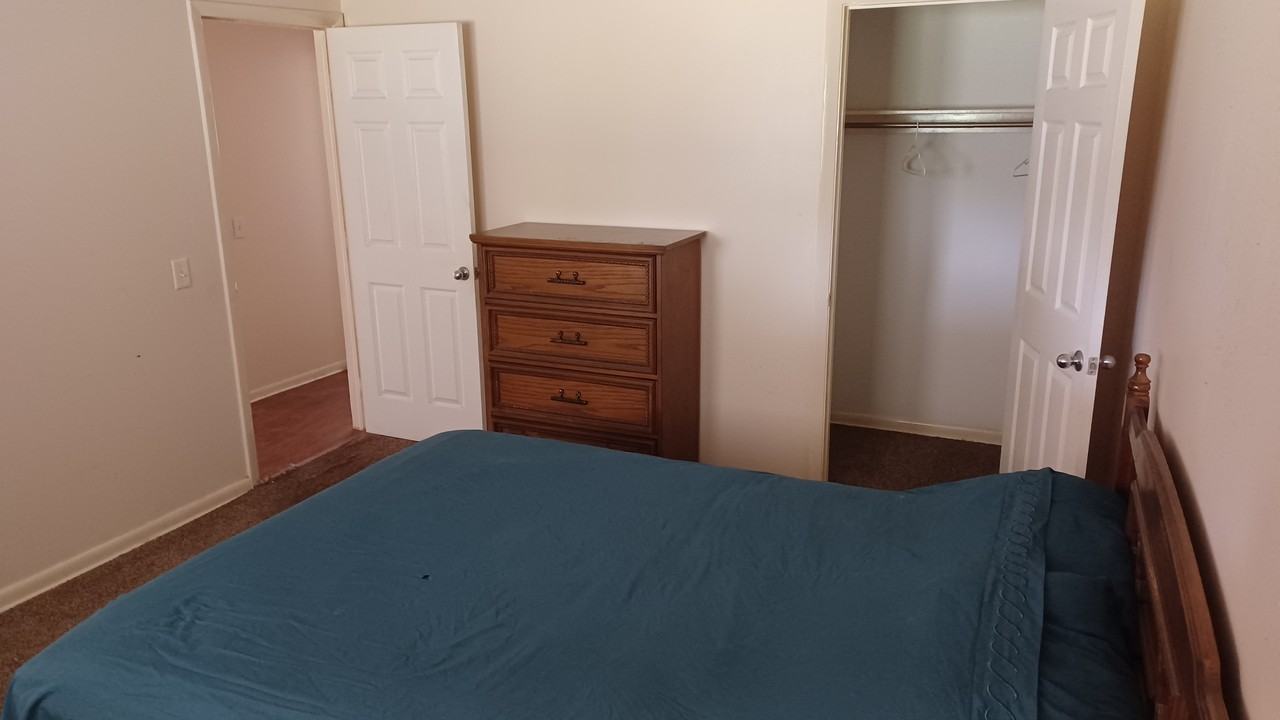 371 Oak Manor Ave Ne #1 - Photo 2 of 3