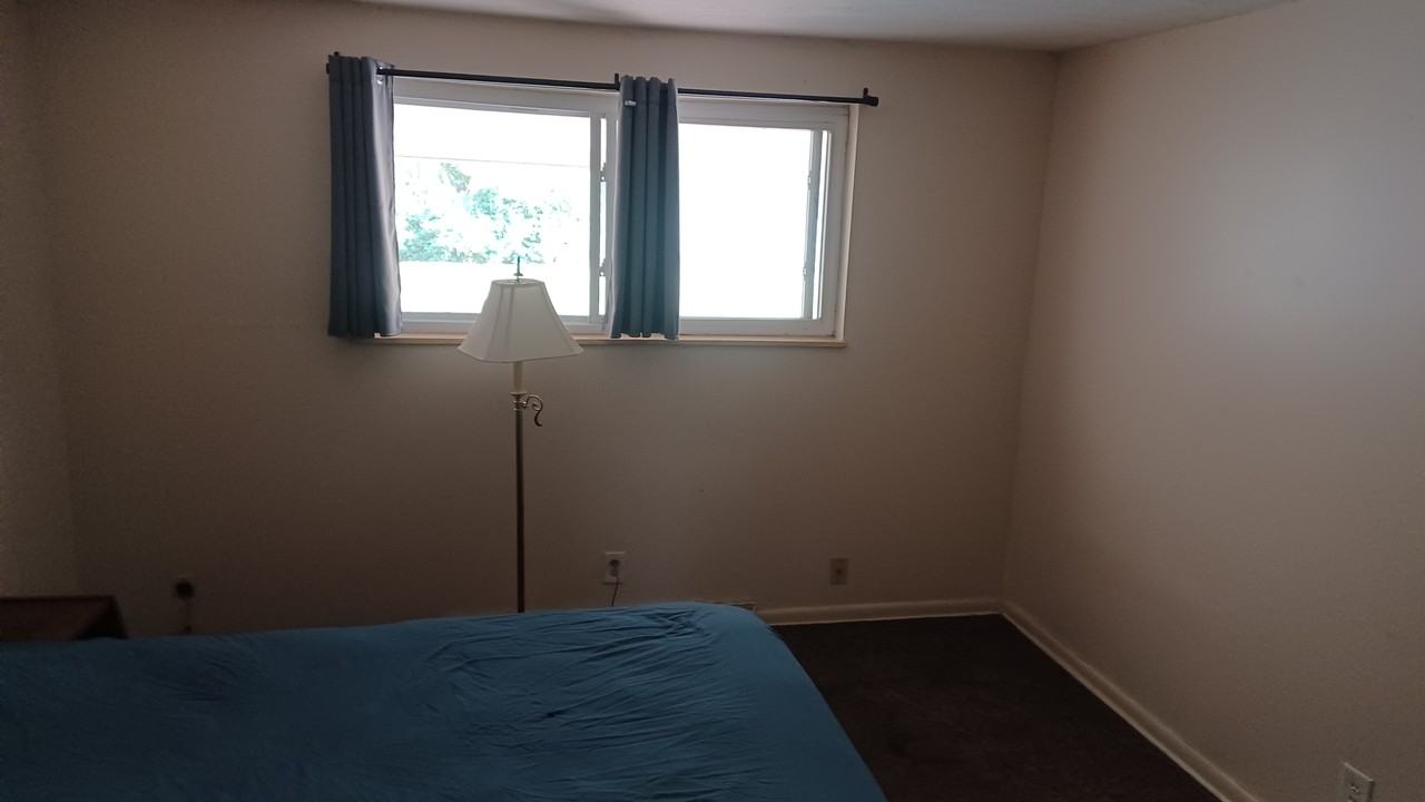 371 Oak Manor Ave Ne #1 - Photo 3 of 3