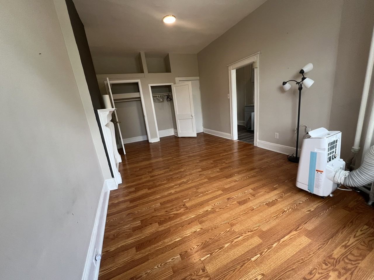 703 Newington Ave #2F - Photo 4 of 6