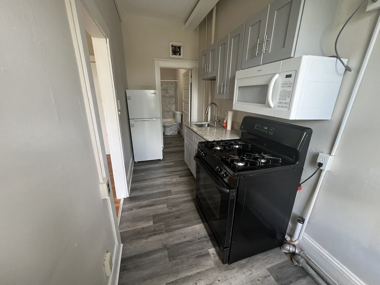 703 Newington Ave #2F - Photo 3 of 6