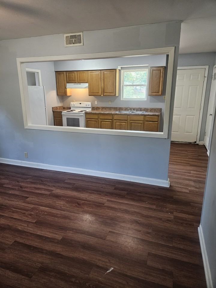 2213 Fairfield Dr #NA - Photo 3 of 16