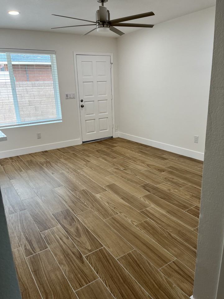 2025 N Richland St #B - Photo 3 of 18