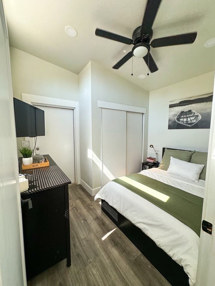 1839 44th St #NA - Photo 5 of 9