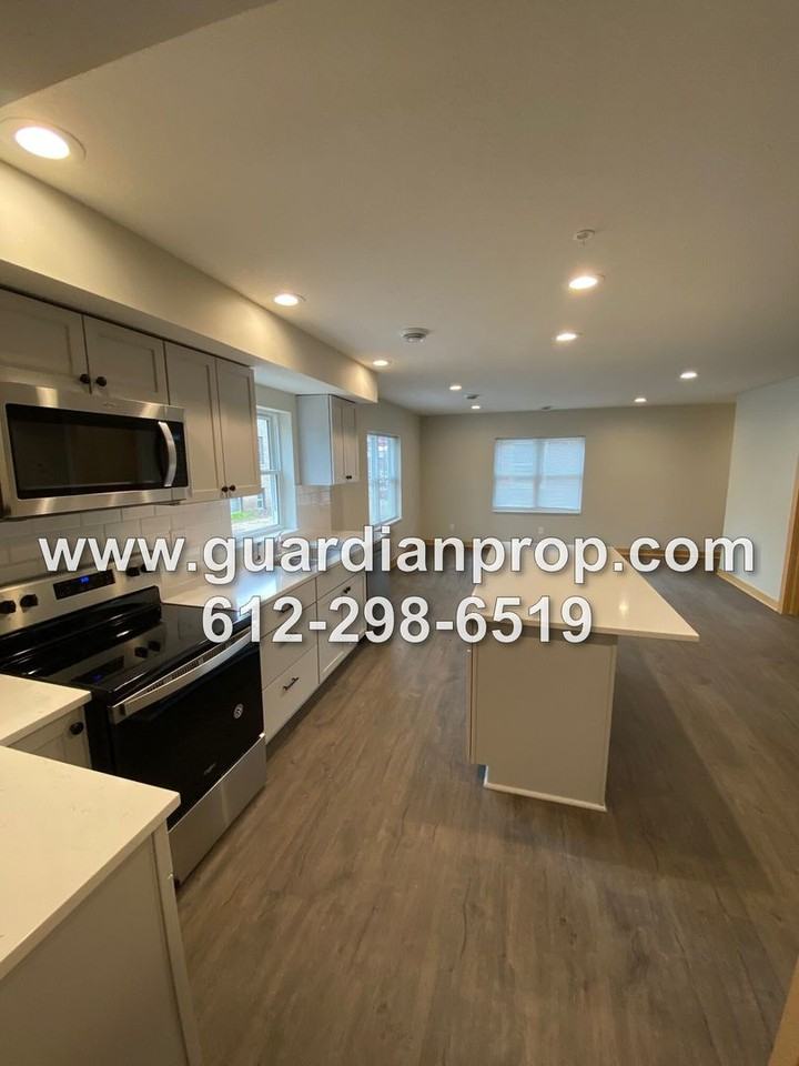 1560 Portland Ave - Photo 4 of 30