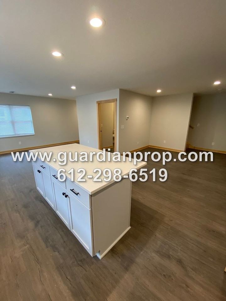 1560 Portland Ave - Photo 5 of 30