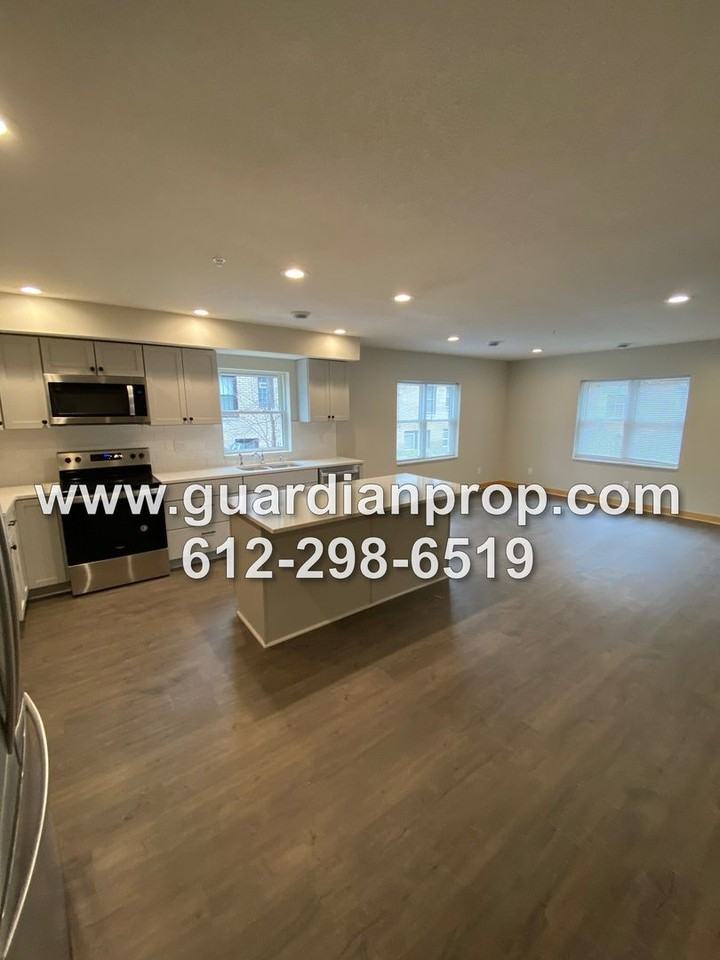 1560 Portland Ave - Photo 7 of 30