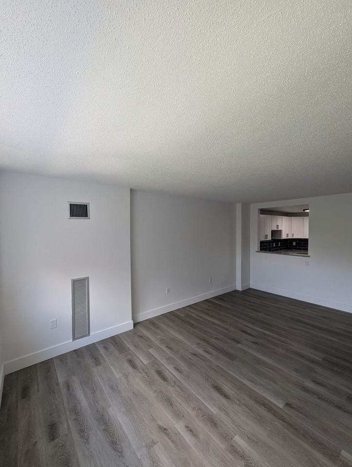 Devonshire Place Apartments Owner - Photo 6 of 8