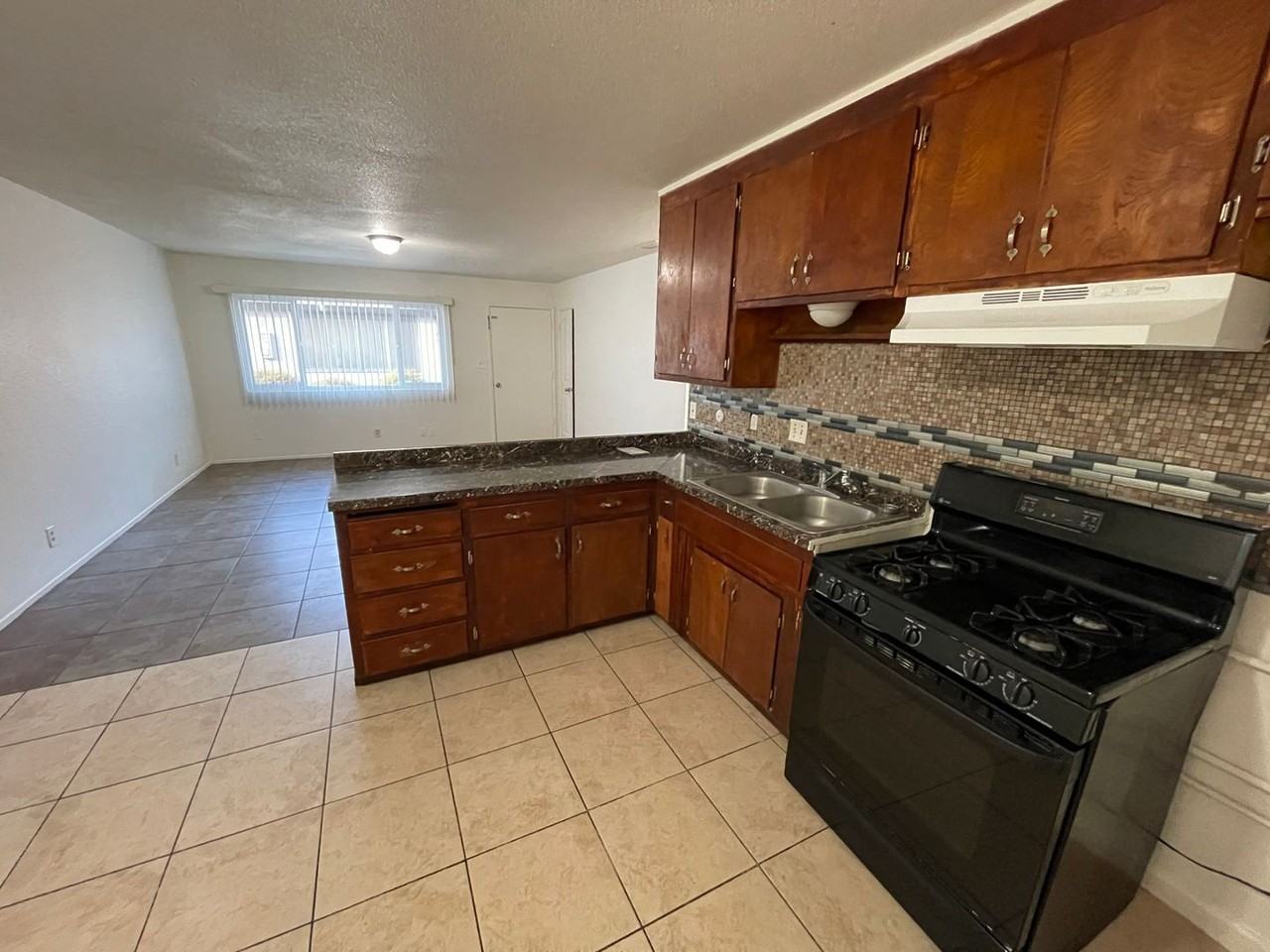 Clifford Apartments - Photo 5 of 11