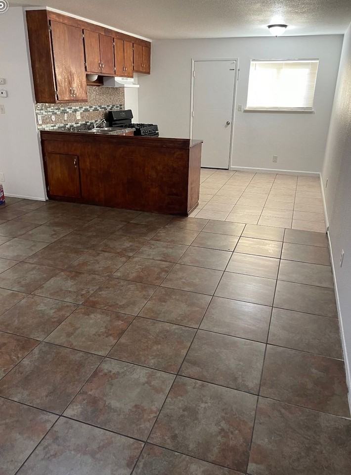 Clifford Apartments - Photo 7 of 11