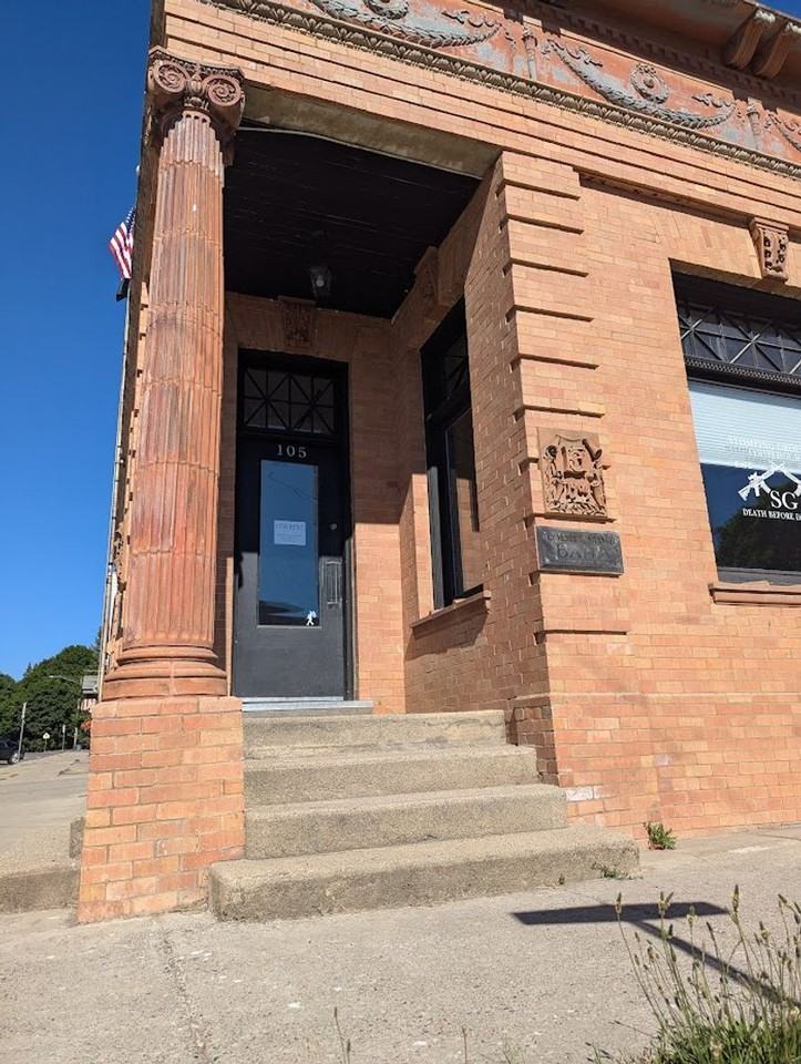 105 N Fir St - Photo 2 of 18