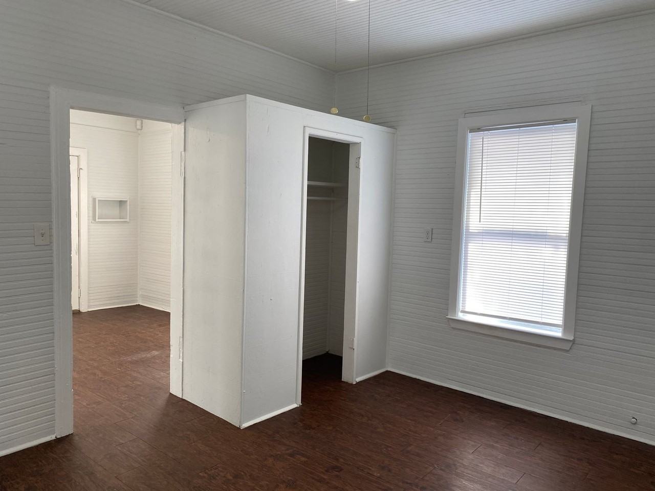 1113 Guadalupe St - Photo 5 of 8