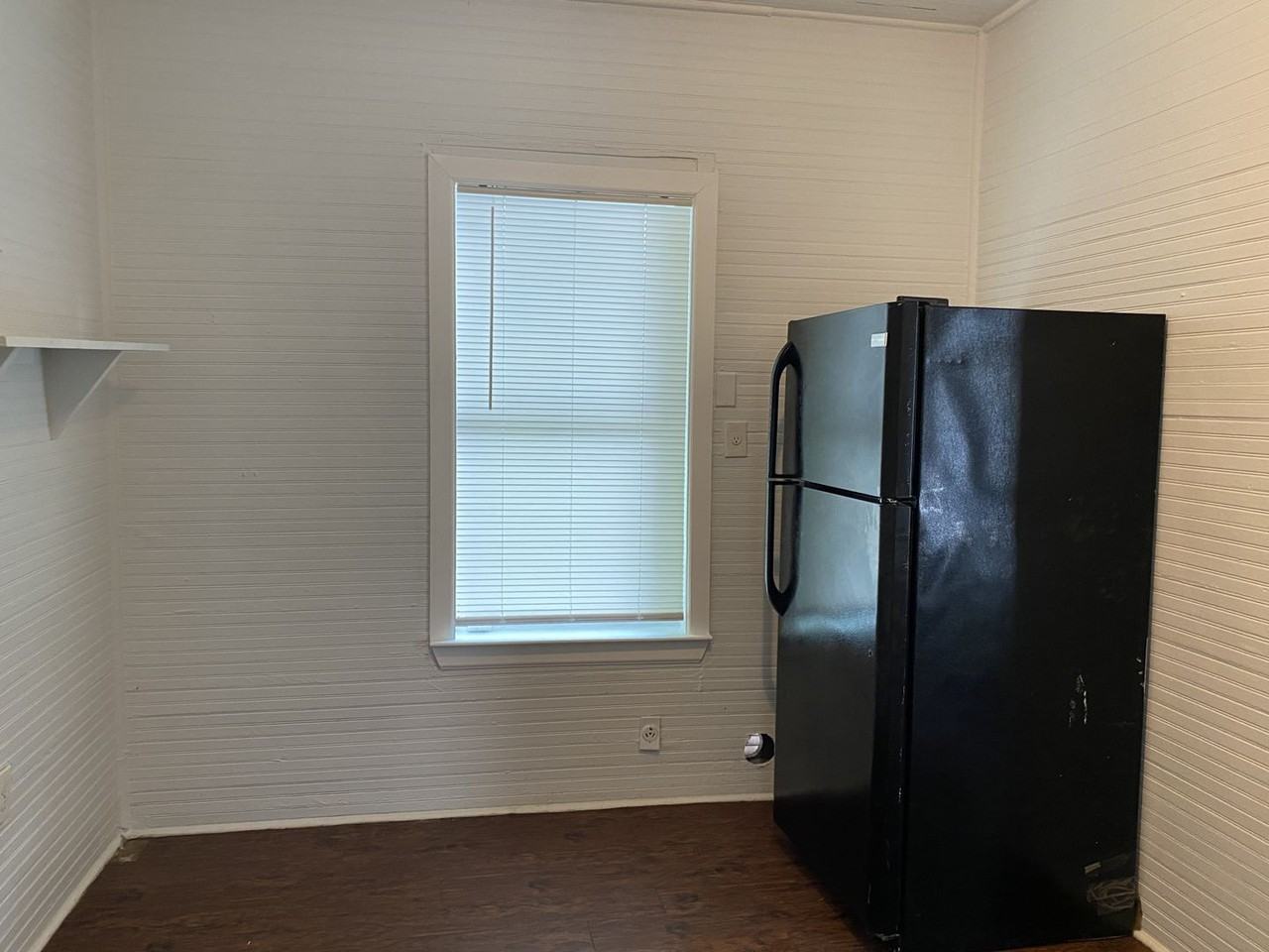 1113 Guadalupe St - Photo 7 of 8