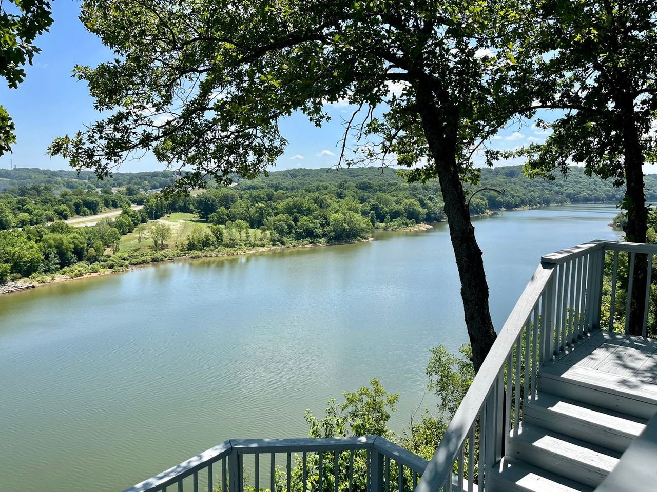 18322 Oakridge Rd - Photo 3 of 36