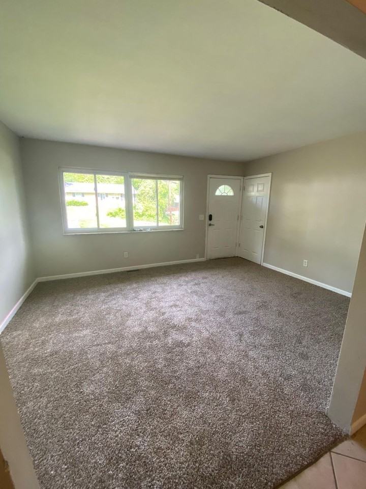 2740 Baker Ave - Photo 2 of 5