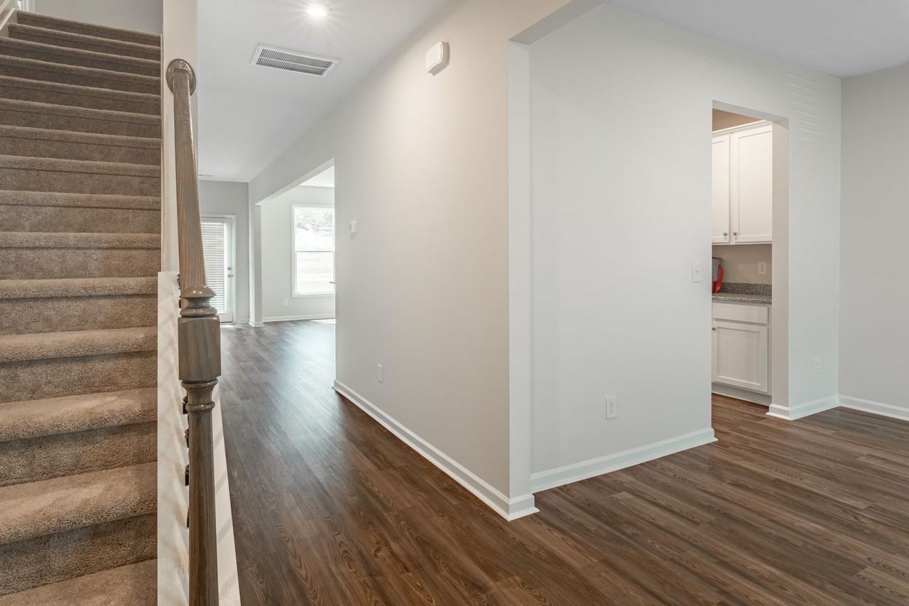 421 Midland Pines Dr - Photo 2 of 30