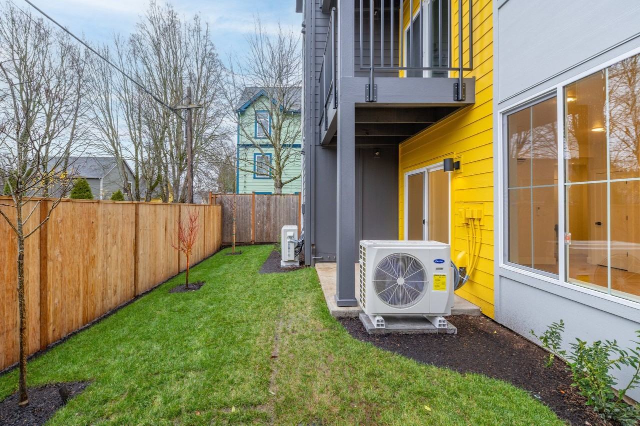 Michigan Condos - Photo 2 of 8