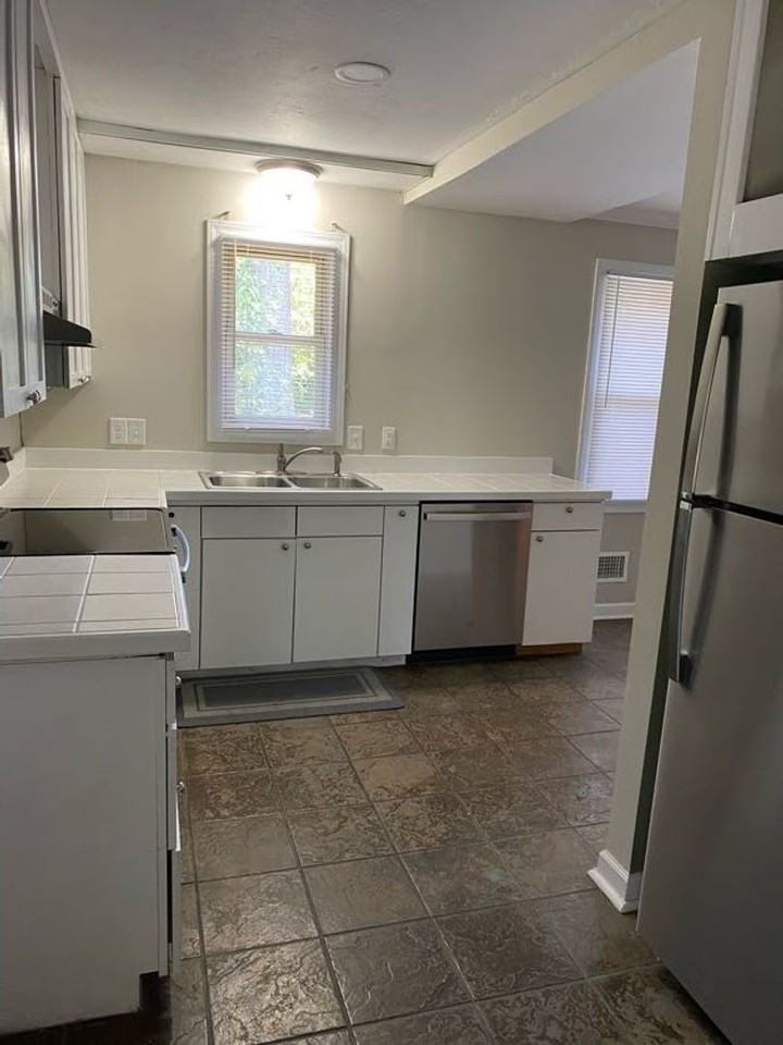 938 Bakersfield Rd - Photo 7 of 24