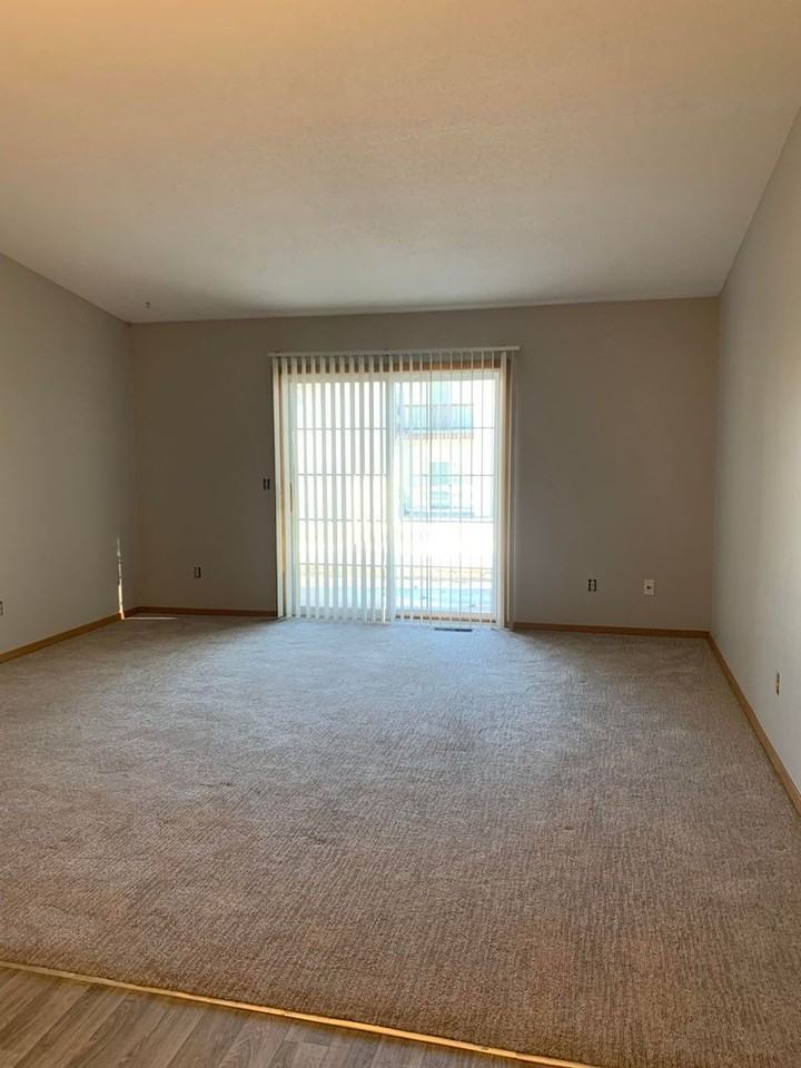 324 N Maple Ave - Photo 3 of 14