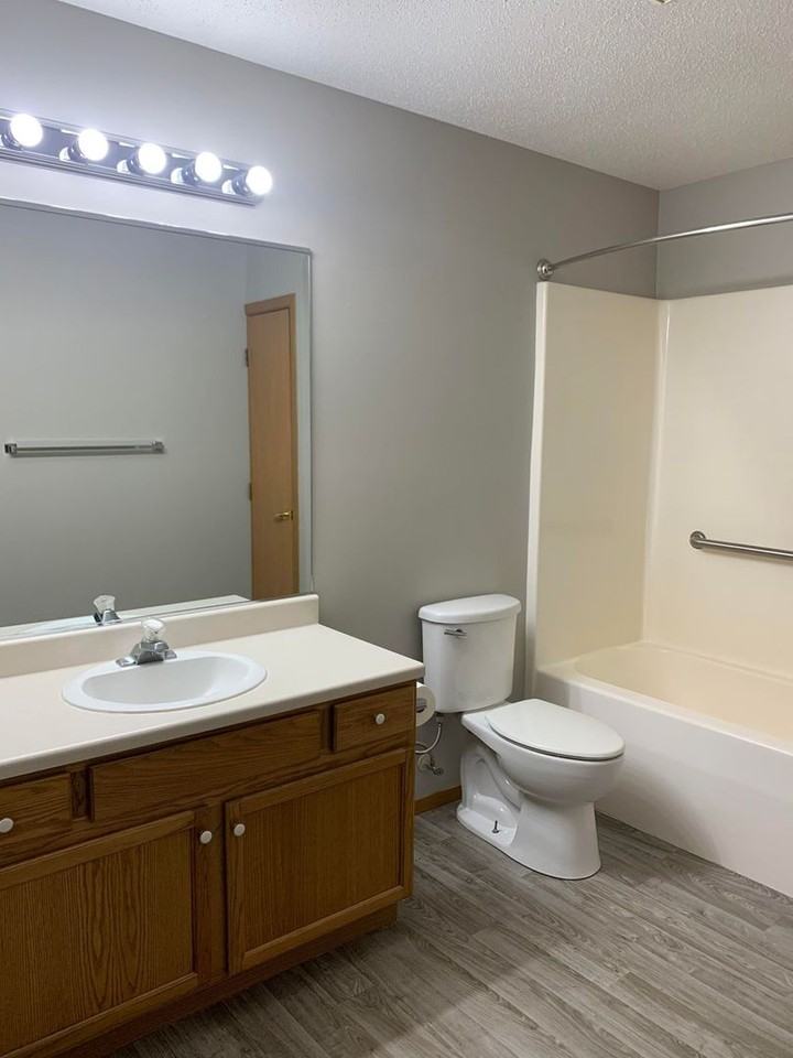 300 N Maple Ave - Photo 2 of 14