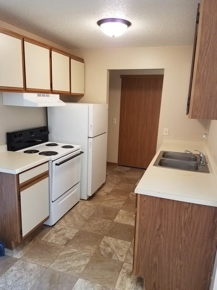 Royal Oaks Apartments - Photo 6 of 12