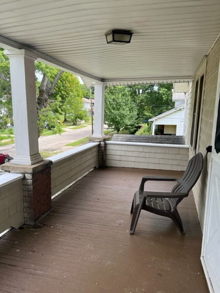 HILTON AVE DUPLEX - Photo 2 of 8