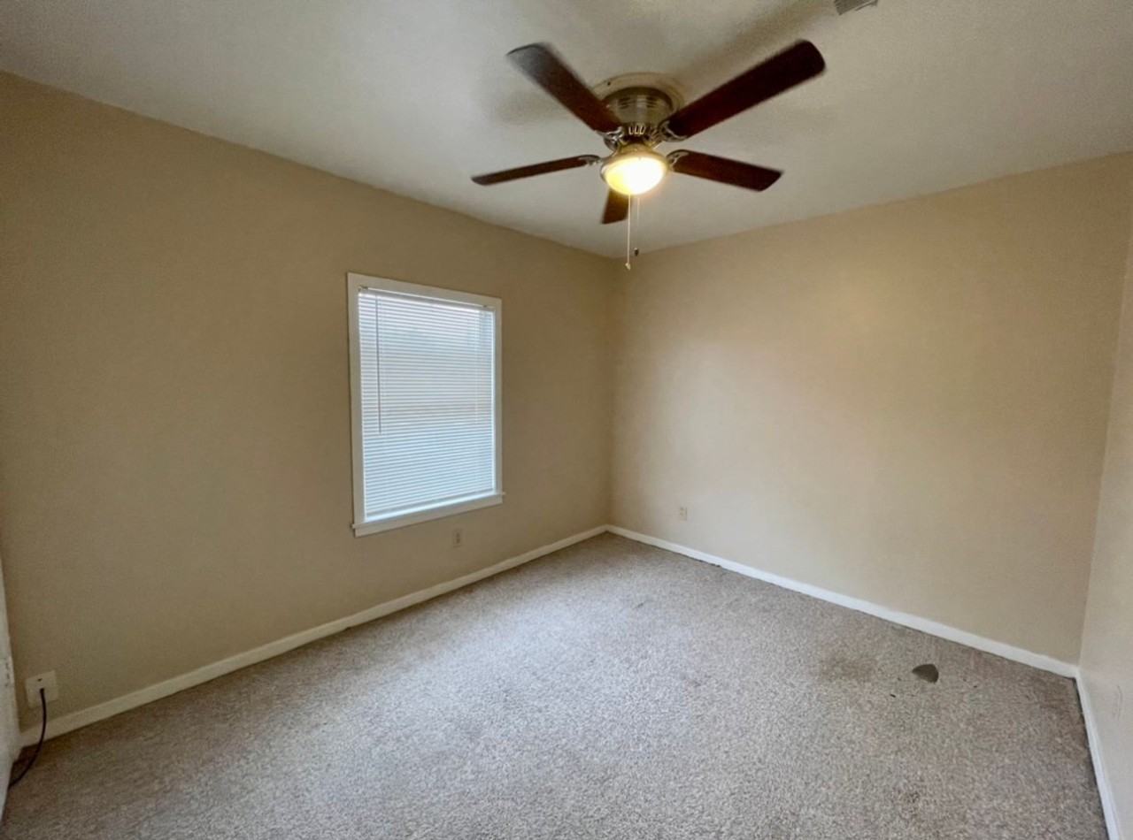 525-527 Campus St - Photo 2 of 8