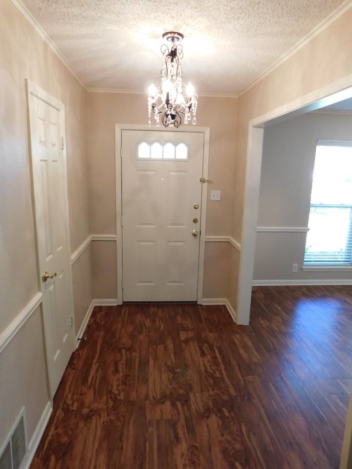 1404 Woodbridge Dr - Photo 3 of 41