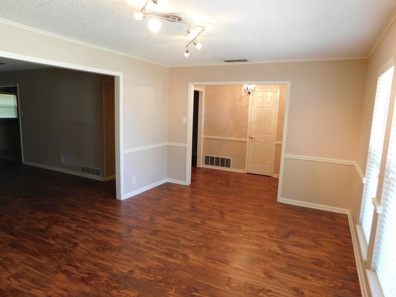 1404 Woodbridge Dr - Photo 6 of 41