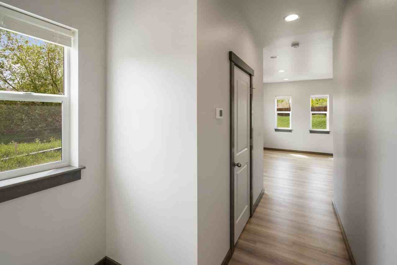 2958 W Babcock St #A - Photo 4 of 41