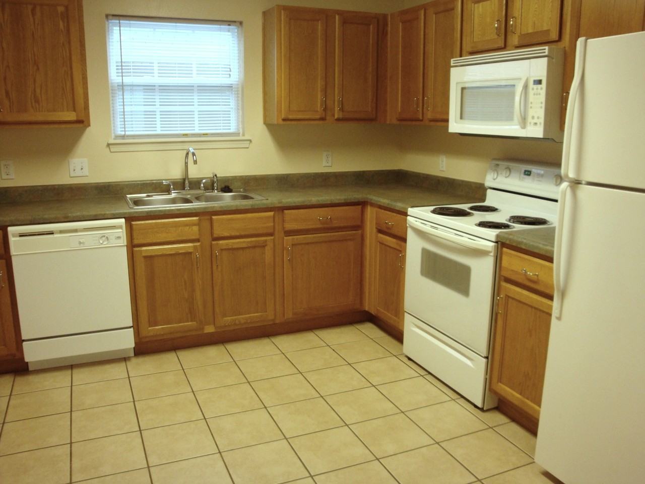 160 Knowledge Ave #B - Photo 4 of 28