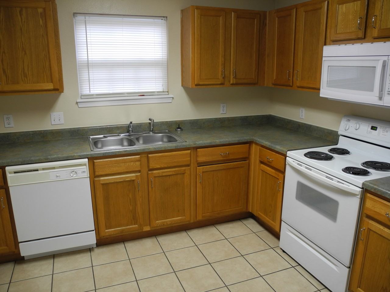 160 Knowledge Ave #B - Photo 7 of 28