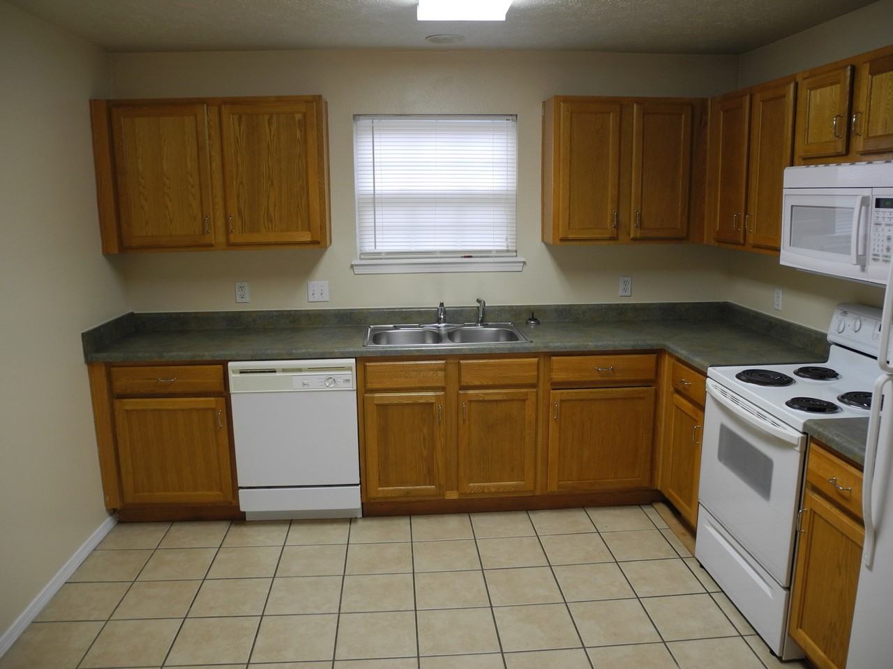160 Knowledge Ave #B - Photo 3 of 28
