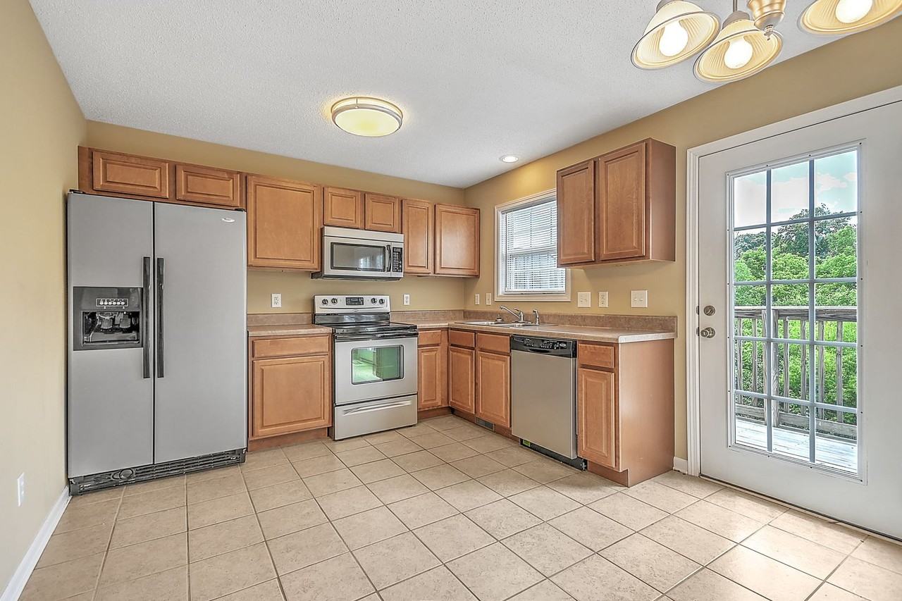 132 Amanda Ln - Photo 2 of 25