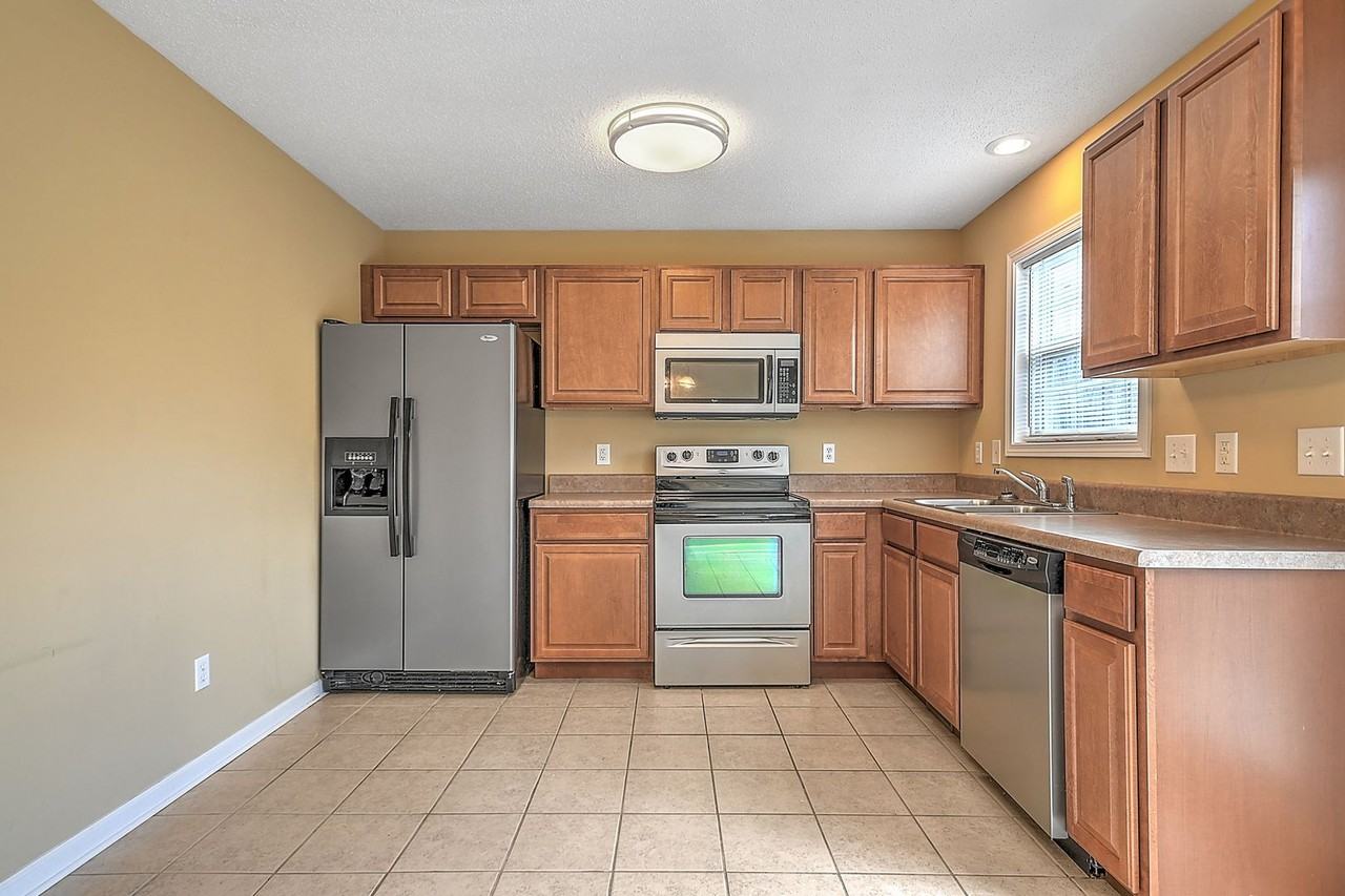 132 Amanda Ln - Photo 3 of 25