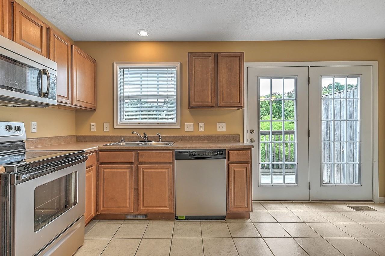 132 Amanda Ln - Photo 4 of 25