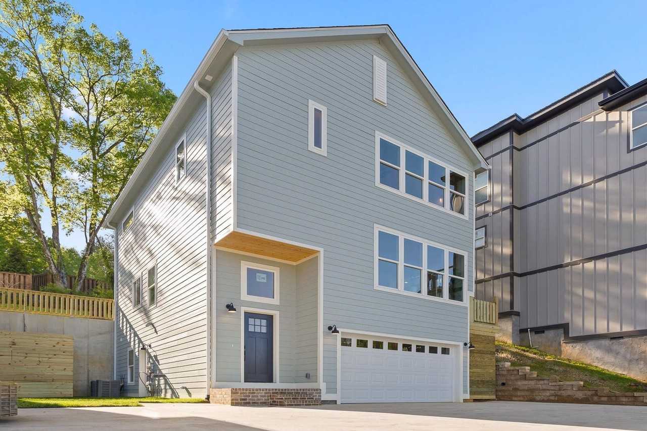 638 Ladd Ave - Photo 4 of 41