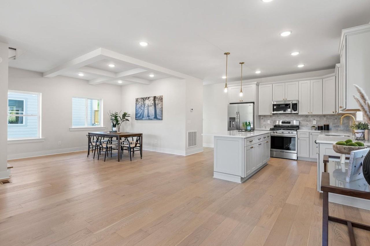 638 Ladd Ave - Photo 7 of 41