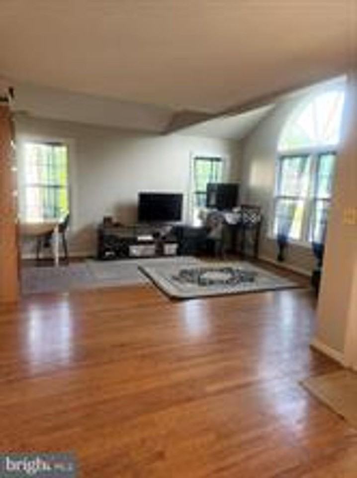 4317 Amelia Dr - Photo 3 of 9