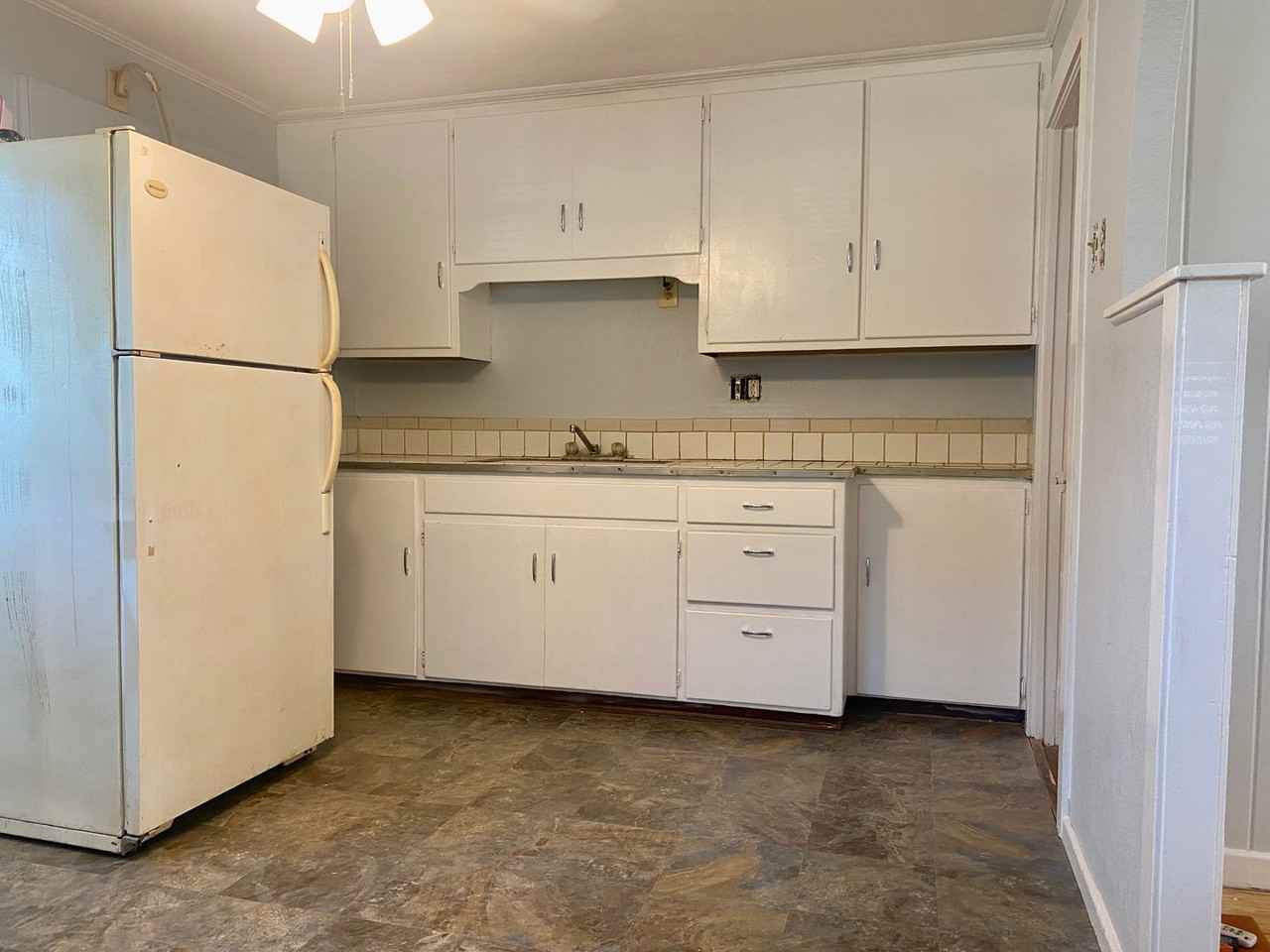 1347 Friend Ave - Photo 2 of 24